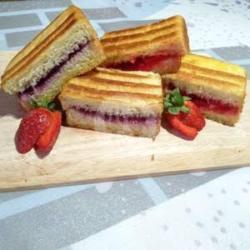 Roti Bakar Strawbery   Bluebery Keju Susu