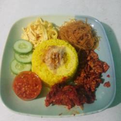 Nasi Kuning Pindang Tongkol