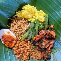 Nasi Kuning Cumi Kemangi