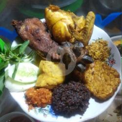 Bebek   Ayam   Ati Ampela   Tahu   Tempe