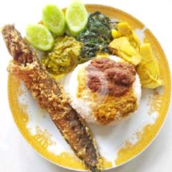 Nasi Ikan Lele Goreng