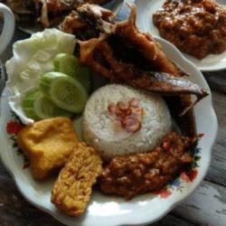 Nasi Uduk, Pecel Lele   Tahu Tempe