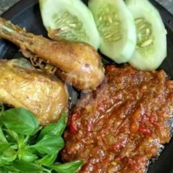 Lalapan Nasi   Ayam   Telor Dadar   Sambal Korek