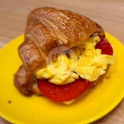 Croissant Smoked Beef Egg