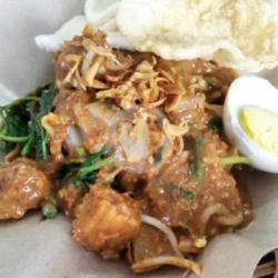 Gado2 Lontong Gorengan Krupuk Tlur Rebus