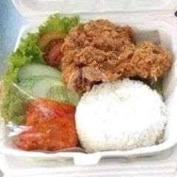 Lalapan Ayam   Nasi   Tahu / Tempe