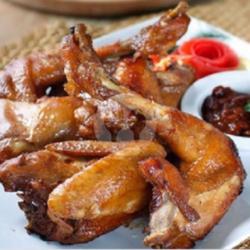 1 Potong Ayam Goreng Madu   Tempe / Tahu