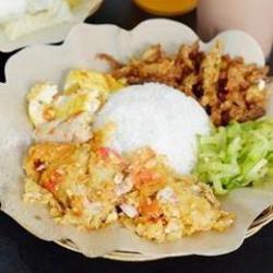 Telur   Minum   Nasi Ekonomis   Sambel   Lalapan   Es Teh / Es Jeruk