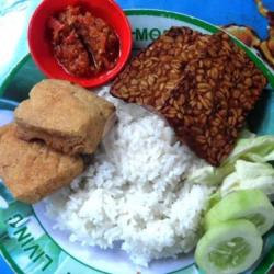 Paket Hemat Di Kantong (nasi Tahu Tempe Bumbu Sambel)