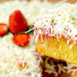 Martabak Manis Keju Strawberry