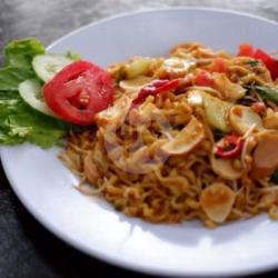 Mie Intel Goreng Spesial