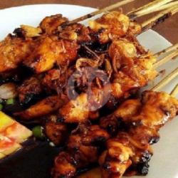 Sate Ayam Full Daging   Lontong