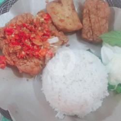 Ayam Chicken Geprek Sriwedari