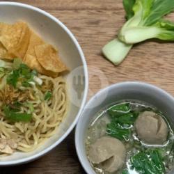 Yamien Bakso Plus Pangsit Goreng Ala Mie Kirin Perut By Om Dheno