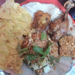 Nasi Pecel Ayam Tempe Dadar Jagung