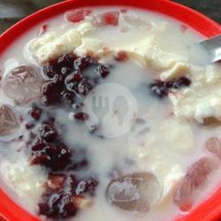 Es Bubur Ketan Hitam Campur Roti Tawar