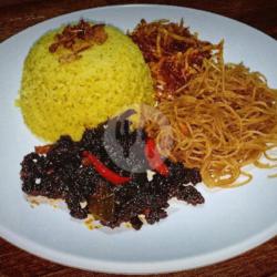 Nasi Kuning Dendeng