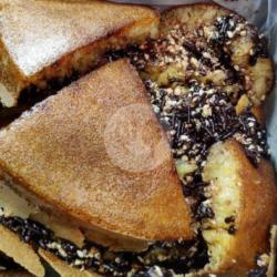 Martabak Manis Isi Kacang Coklat