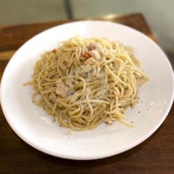 Spaghetti Aglio Olio Ayam