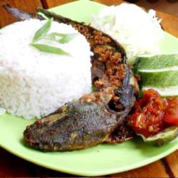 Nasi Uduk Pecel Lele Lalapan Sambal