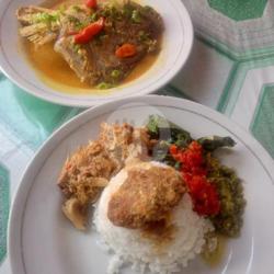 Nasi Kepala Kakap Sayur Sambel Lalap