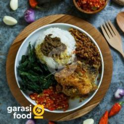 Nasi Padang Ayam Goreng