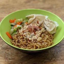 Mie Yamien Pangsit