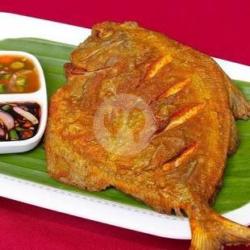 Ikan Bawal Laut Goreng Biasa Ukuran 4,5 Ons