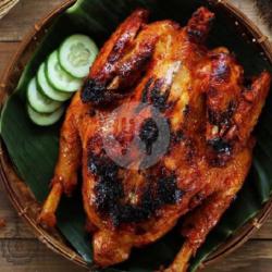 Ayam Bakar 1 Ekor Size Besar (4 - 5 Porsi)   5 Lalap Timun   5 Sambal