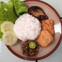 Nasi Babat Lalapan Sambal Ijo Hot Mantap