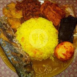 Nasi Kuning  Palekko  Tempe