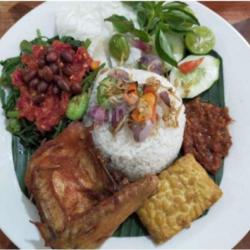 Ayam Goreng   Nasi  Plecing Kangkung