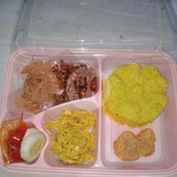 Nasi Kuning Bento Nugget Ayam