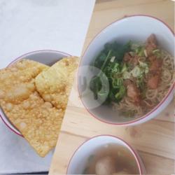 Mie Ayam Kangkung   Pangsit Goreng