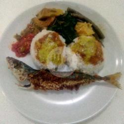 Nasi Ikan Kembung Goreng