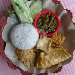 Nasi Telor Dadar  Tahu  Tempe Sambal Ijo