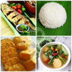 Bandeng Goreng Dan Sambel Pecak Nasi Tahu Tempe Sayur Asem