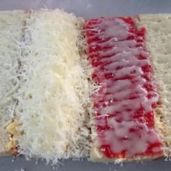 Roti Bakar Bumbu Keju Susu Strawberry Susu