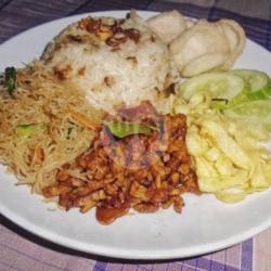 Nasi Uduk Ati Ampela,bihun,orek Tempe,sambal