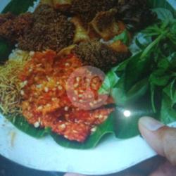 Nasi Ayam Goreng Sambal Krupuk