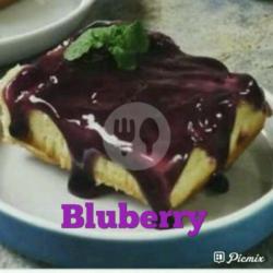 Pancong Setengah Matang Bluberry