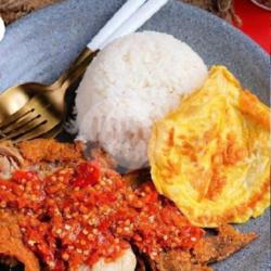 Nasi Ayam Geprek Telur Pangsit