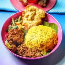 Nasi Kuning Ayam Rendang