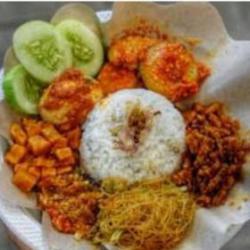 Nasi Uduk Telur Balado