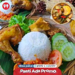 Pecel Ayam (paha)   Nasi   Sambel Terasi   Sayur Asem (tahu Tempe)