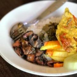 Nasi Cumi Pedes Telor Ceplok, Mie Oseng Kentang Buncis   Peyek