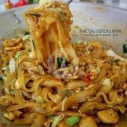 Kwetiaw Goreng Ayam