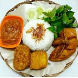 Lalapan Ayam Goreng   Nasi