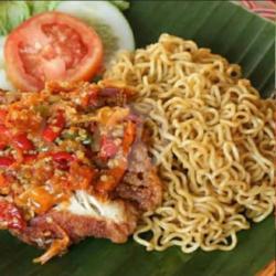 Indomie Goreng Sayur   Ayam Geprek