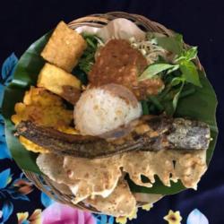 Nasi Pecel Ikan Lele   Es Teh